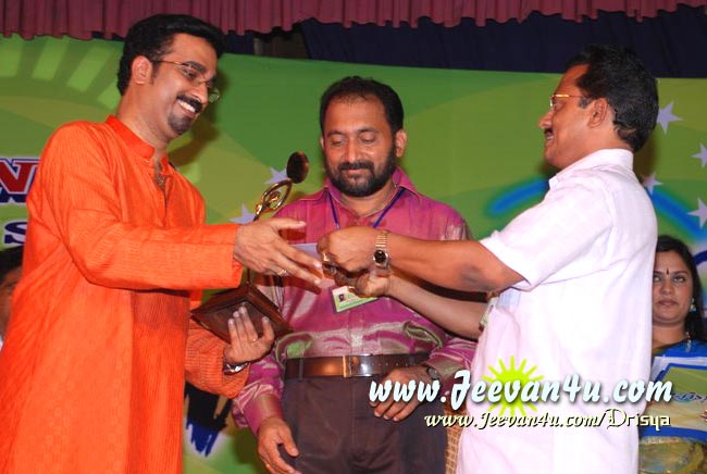 Reju Joseph (Singer & Music Director) receiving award from adv. KV Sabu (Vice-president MTVA)